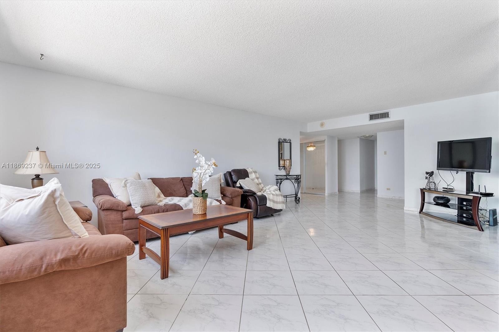 See details 1005 2 / 2 1544 sq. ft. $ 2025-08-29 0 Photo
