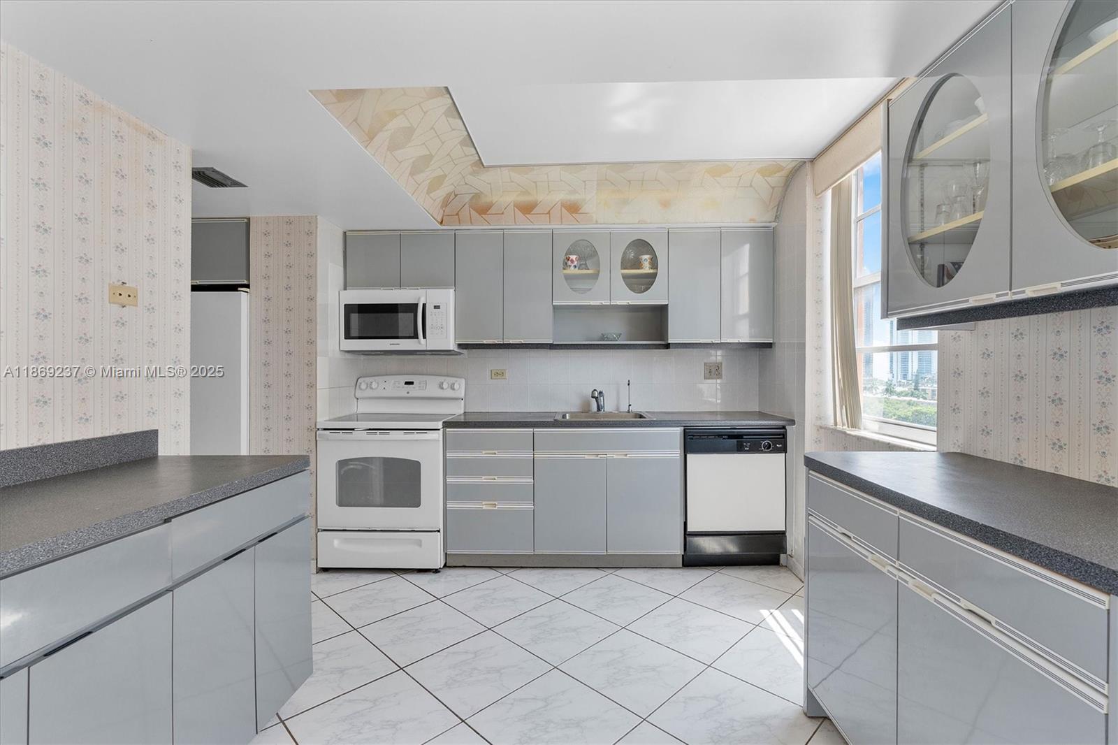 See details 1005 2 / 2 1544 sq. ft. $ 2025-08-29 0 Photo