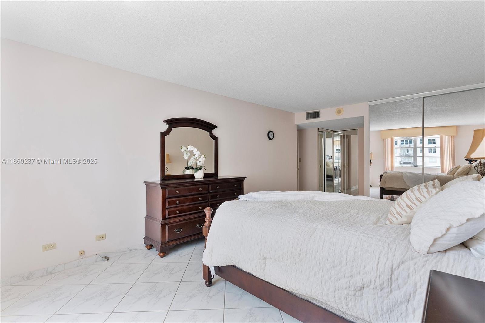 See details 1005 2 / 2 1544 sq. ft. $ 2025-08-29 0 Photo