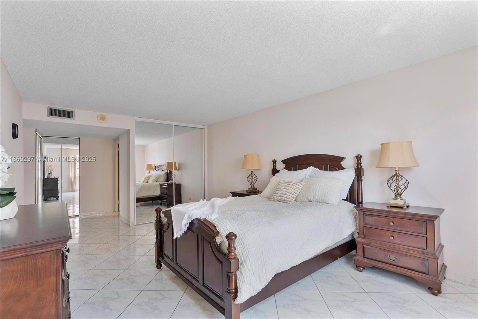 See details 1005 2 / 2 1544 sq. ft. $ 2025-08-29 0 Photo