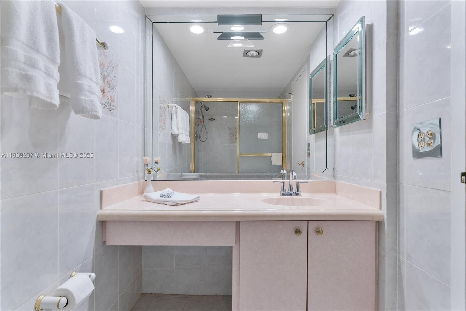 See details 1005 2 / 2 1544 sq. ft. $ 2025-08-29 0 Photo