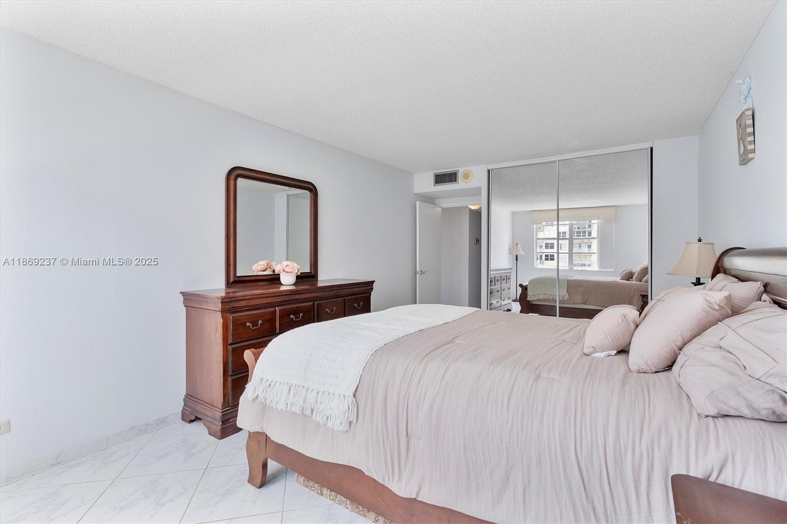 See details 1005 2 / 2 1544 sq. ft. $ 2025-08-29 0 Photo
