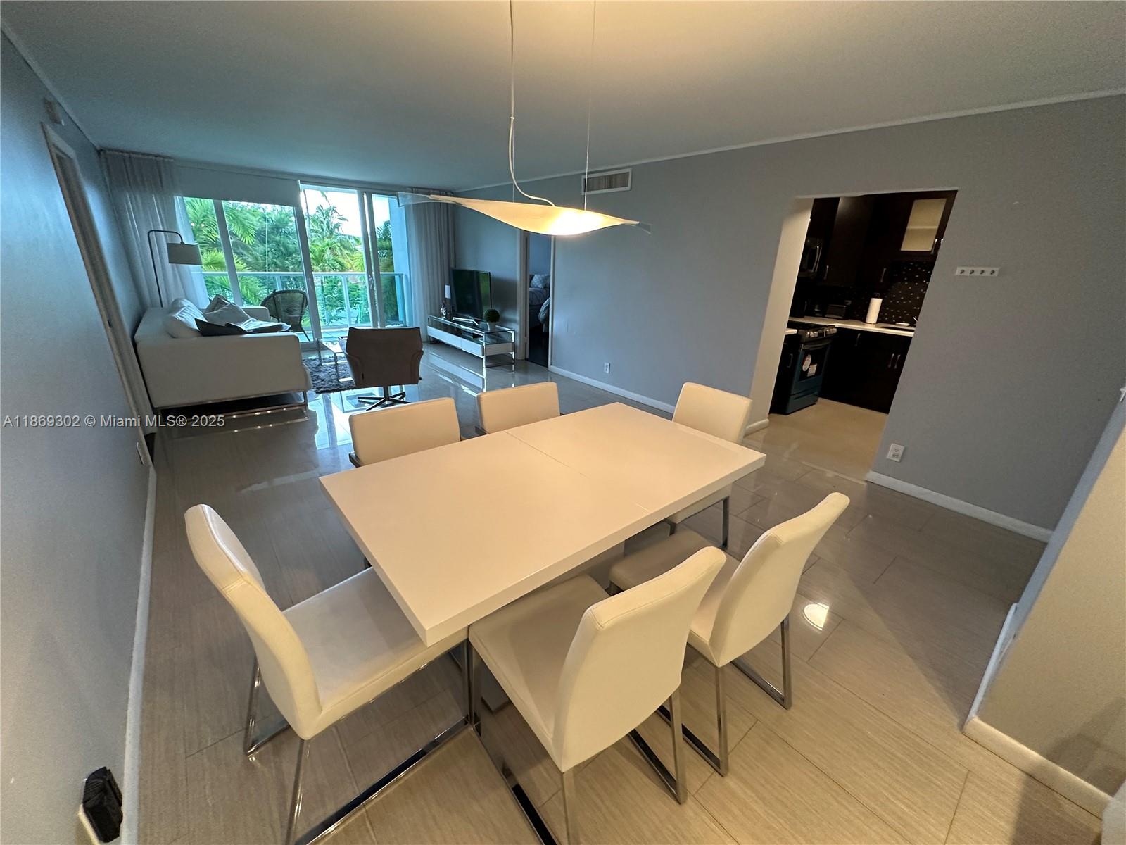 Ver detalles 221 2 / 2 1357 sq. ft. $ 2025-08-29 0 foto