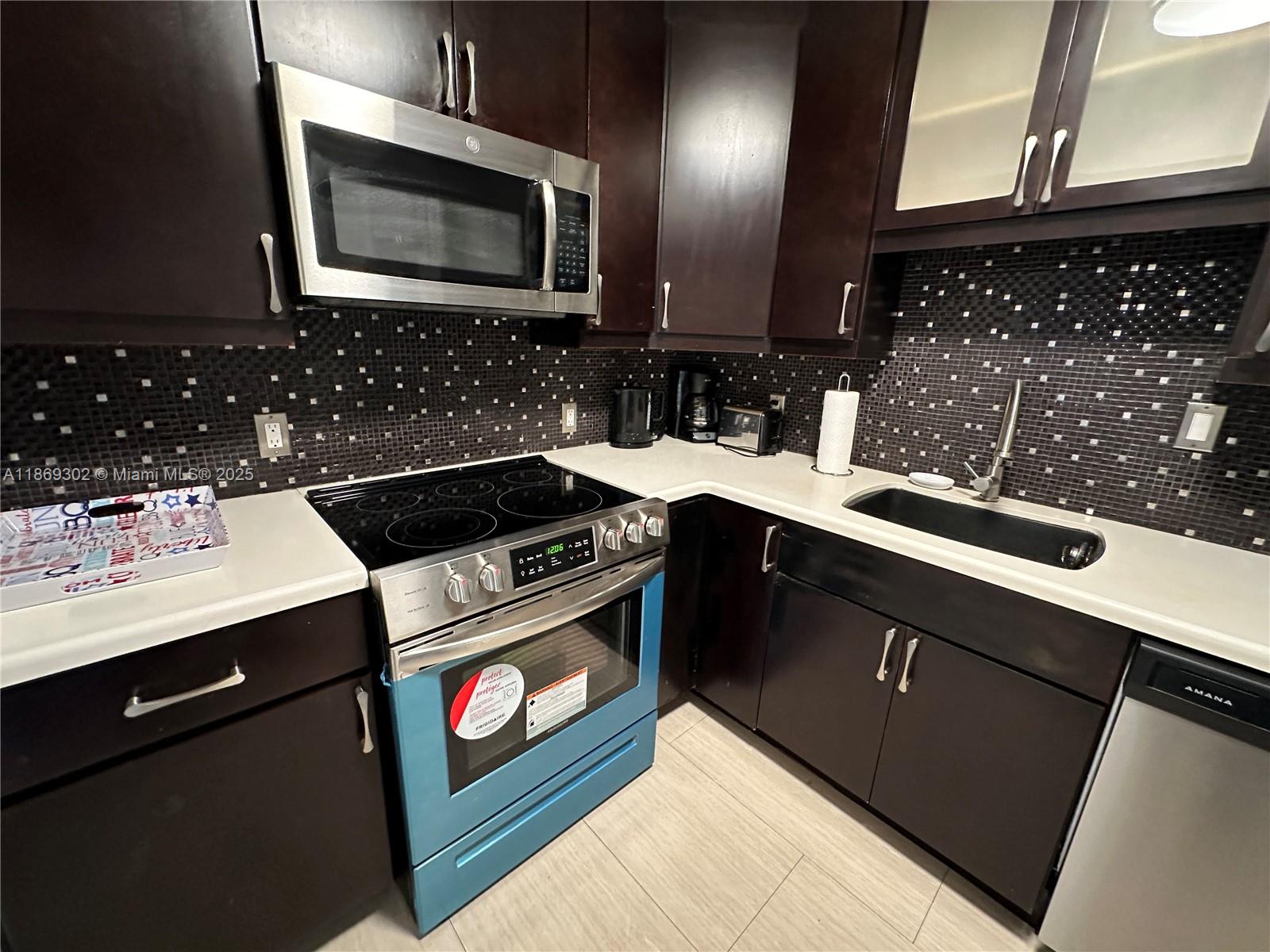 Ver detalles 221 2 / 2 1357 sq. ft. $ 2025-08-29 0 foto