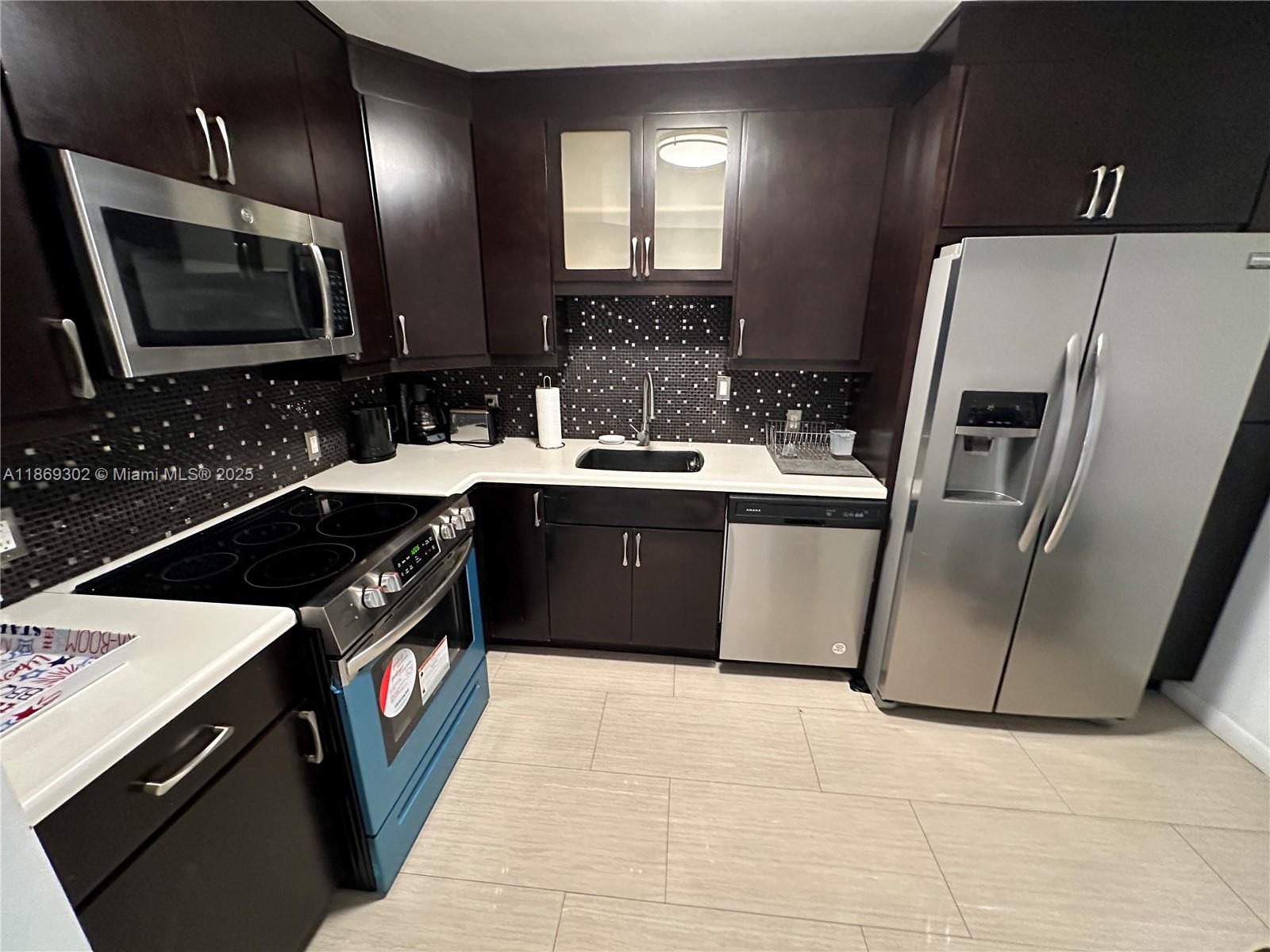 Ver detalles 221 2 / 2 1357 sq. ft. $ 2025-08-29 0 foto