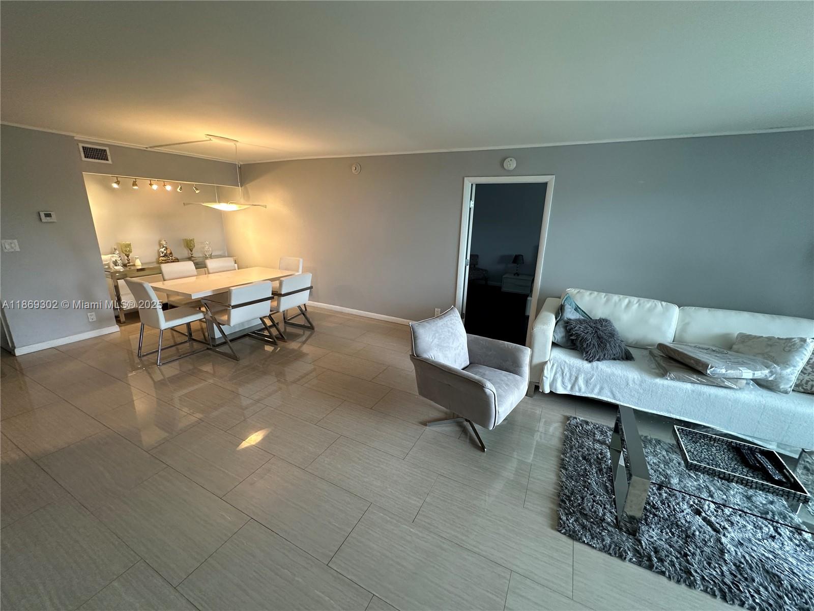 Ver detalles 221 2 / 2 1357 sq. ft. $ 2025-08-29 0 foto