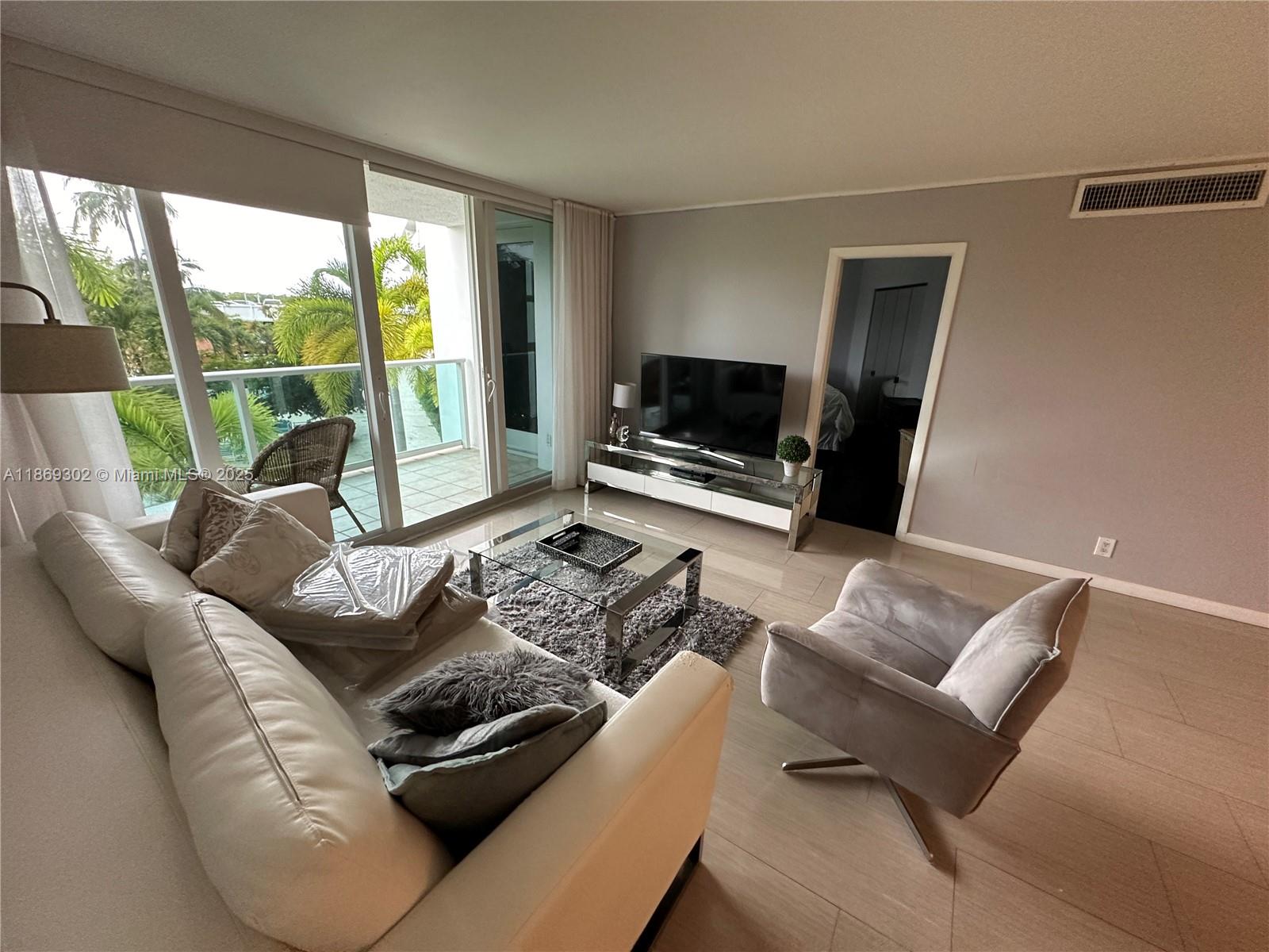 Ver detalles 221 2 / 2 1357 sq. ft. $ 2025-08-29 0 foto