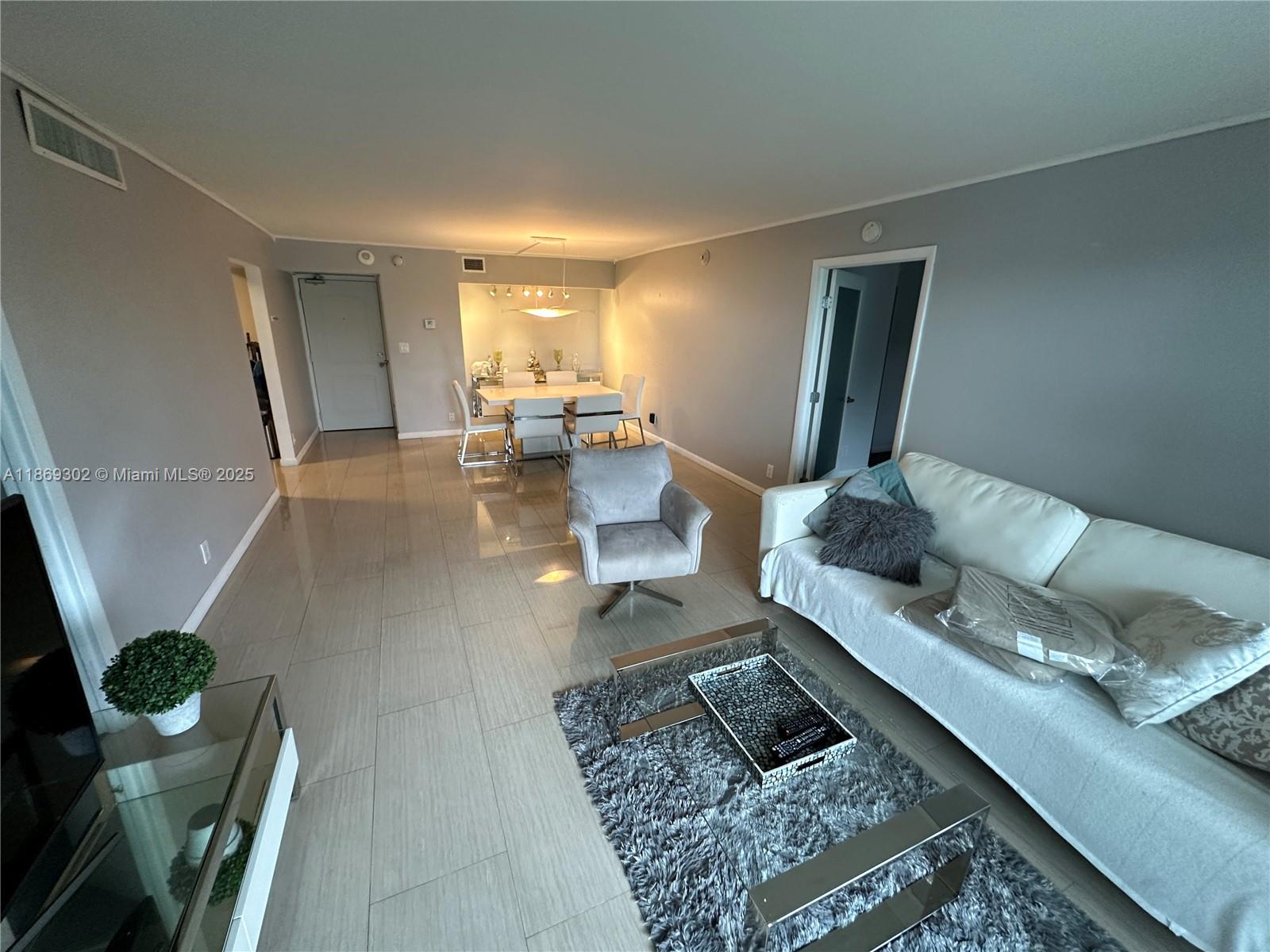 Ver detalles 221 2 / 2 1357 sq. ft. $ 2025-08-29 0 foto