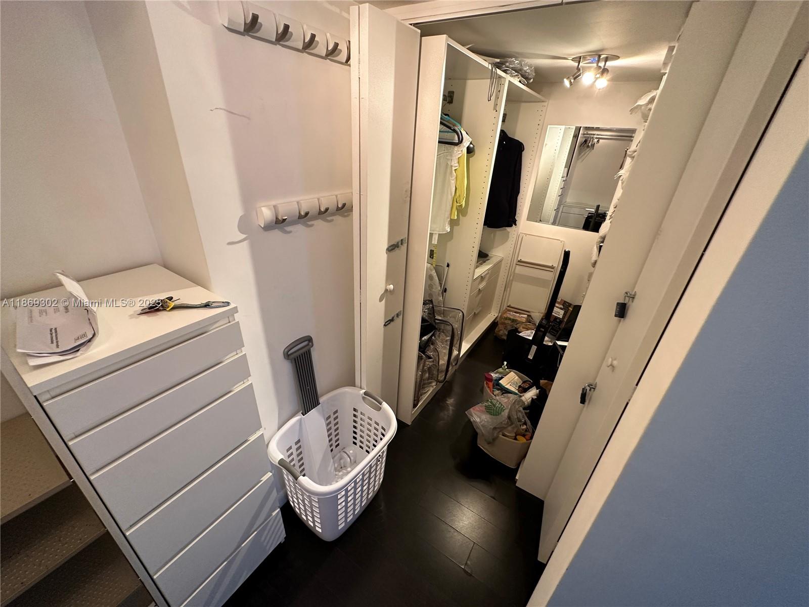Ver detalles 221 2 / 2 1357 sq. ft. $ 2025-08-29 0 foto
