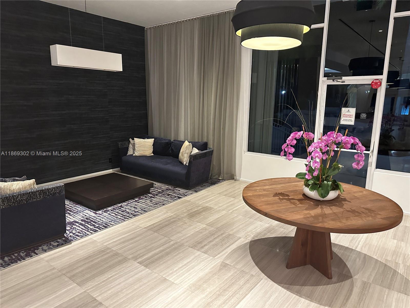 Ver detalles 221 2 / 2 1357 sq. ft. $ 2025-08-29 0 foto