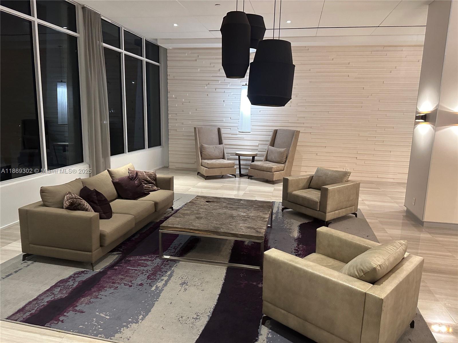 Ver detalles 221 2 / 2 1357 sq. ft. $ 2025-08-29 0 foto