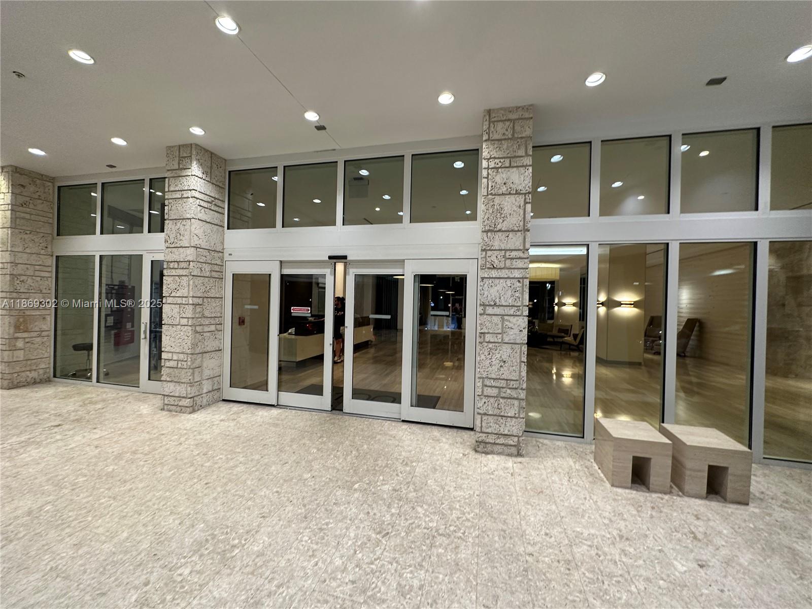 Ver detalles 221 2 / 2 1357 sq. ft. $ 2025-08-29 0 foto