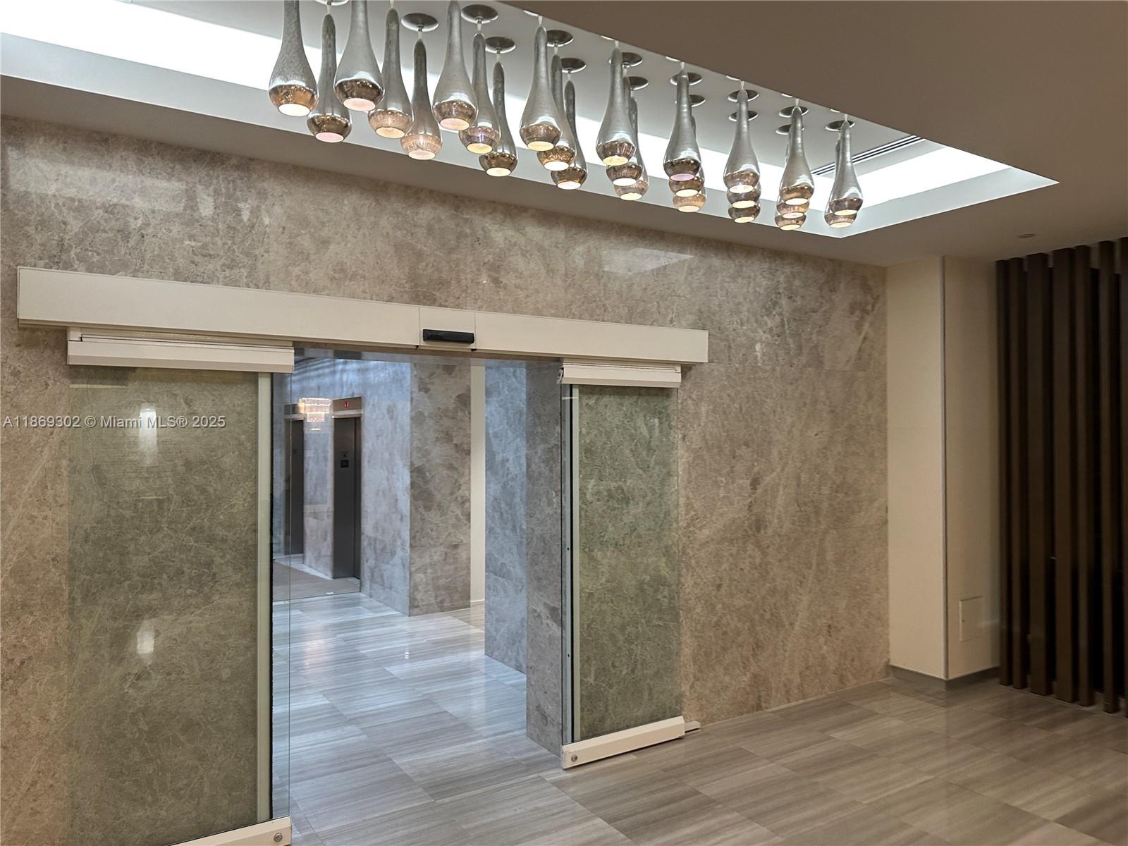 Ver detalles 221 2 / 2 1357 sq. ft. $ 2025-08-29 0 foto