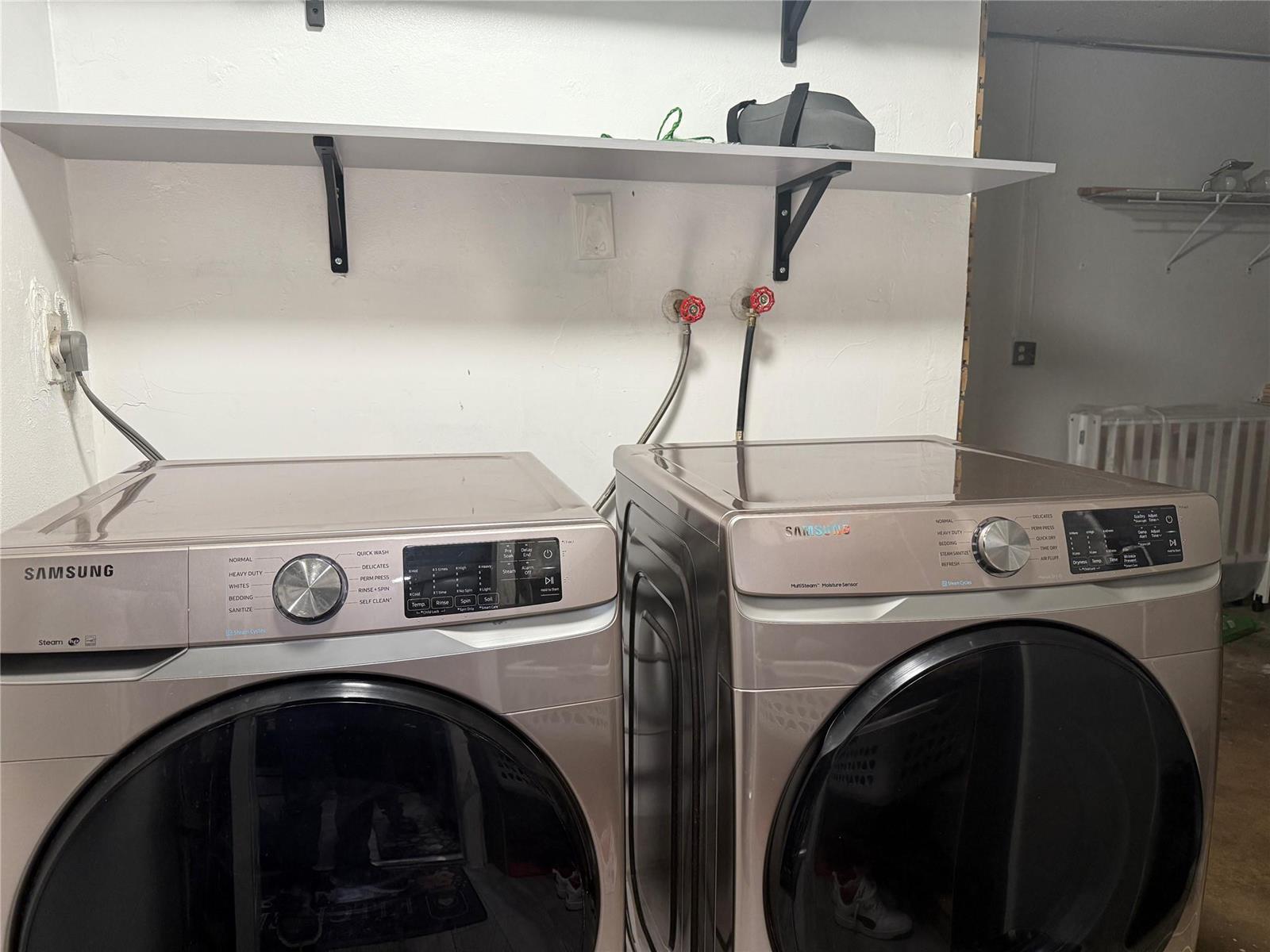 Ver detalles 8121 3 / 2 1218 sq. ft. $ 2026-06-16 0 foto