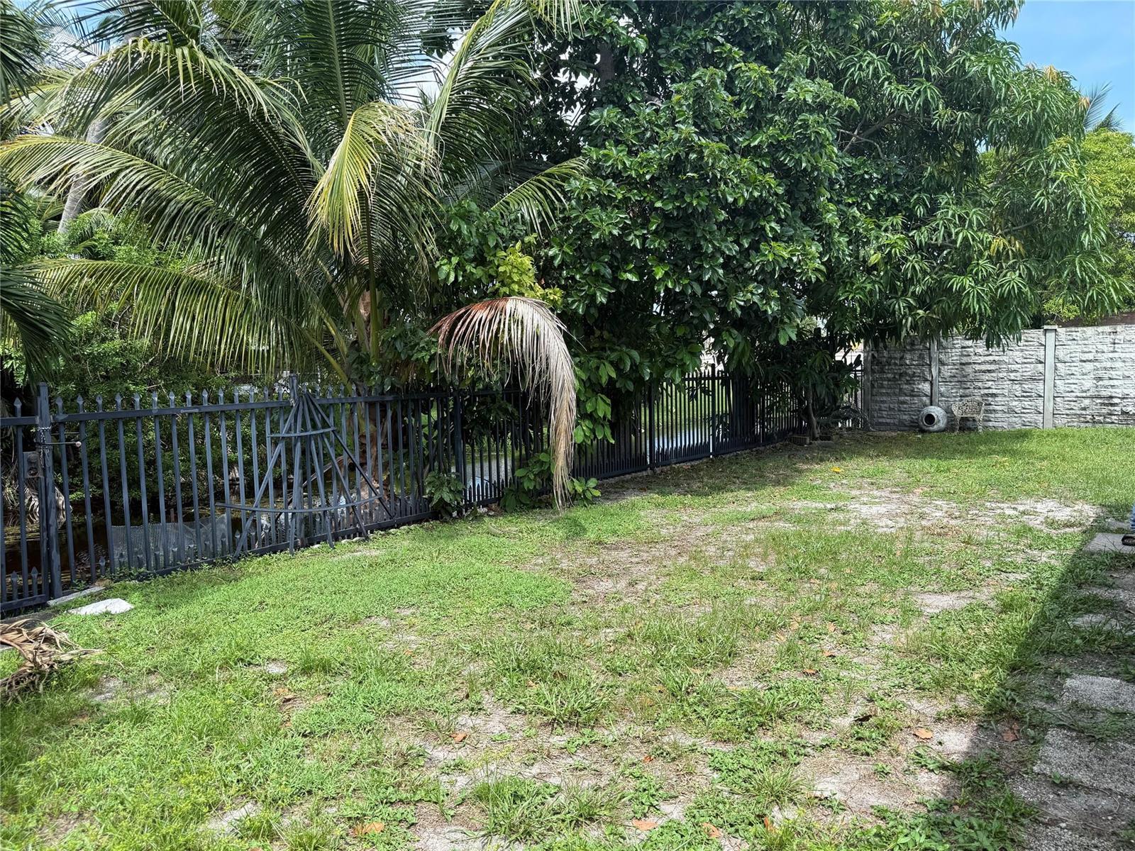 Ver detalles 8121 3 / 2 1218 sq. ft. $ 2026-06-16 0 foto