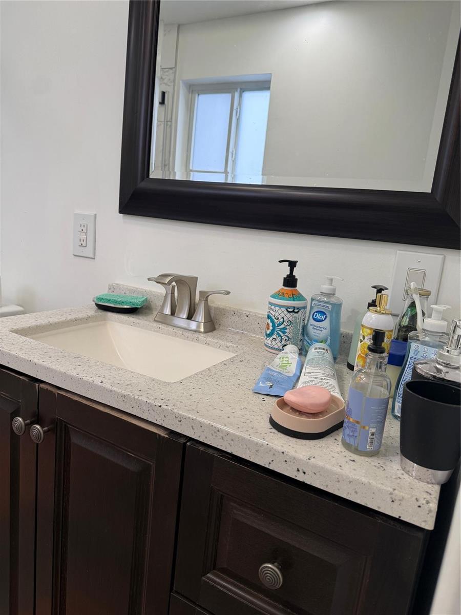 Ver detalles 8121 3 / 2 1218 sq. ft. $ 2026-06-16 0 foto