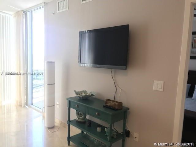See details 1908 1 / 2 881 sq. ft. $ 2025-09-01 0 Photo