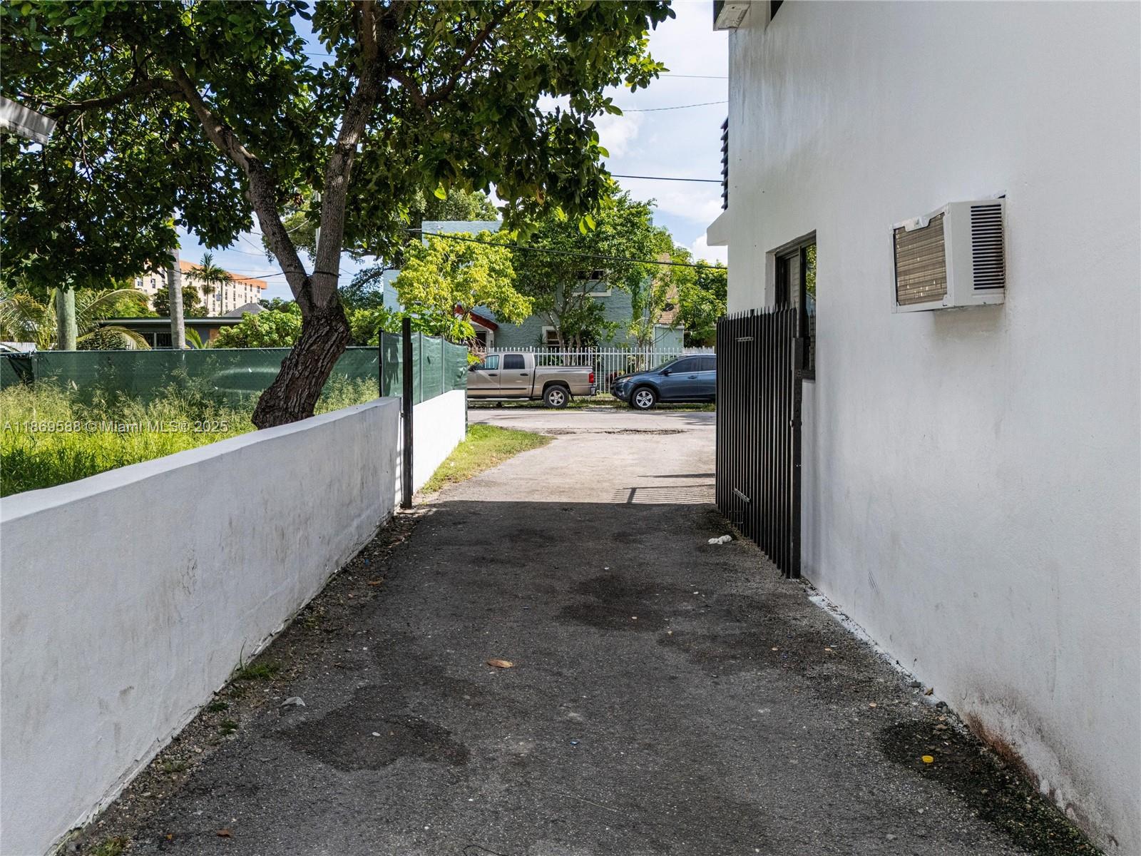 See details / 6090 sq. ft. $ 2025-08-30 0 Photo