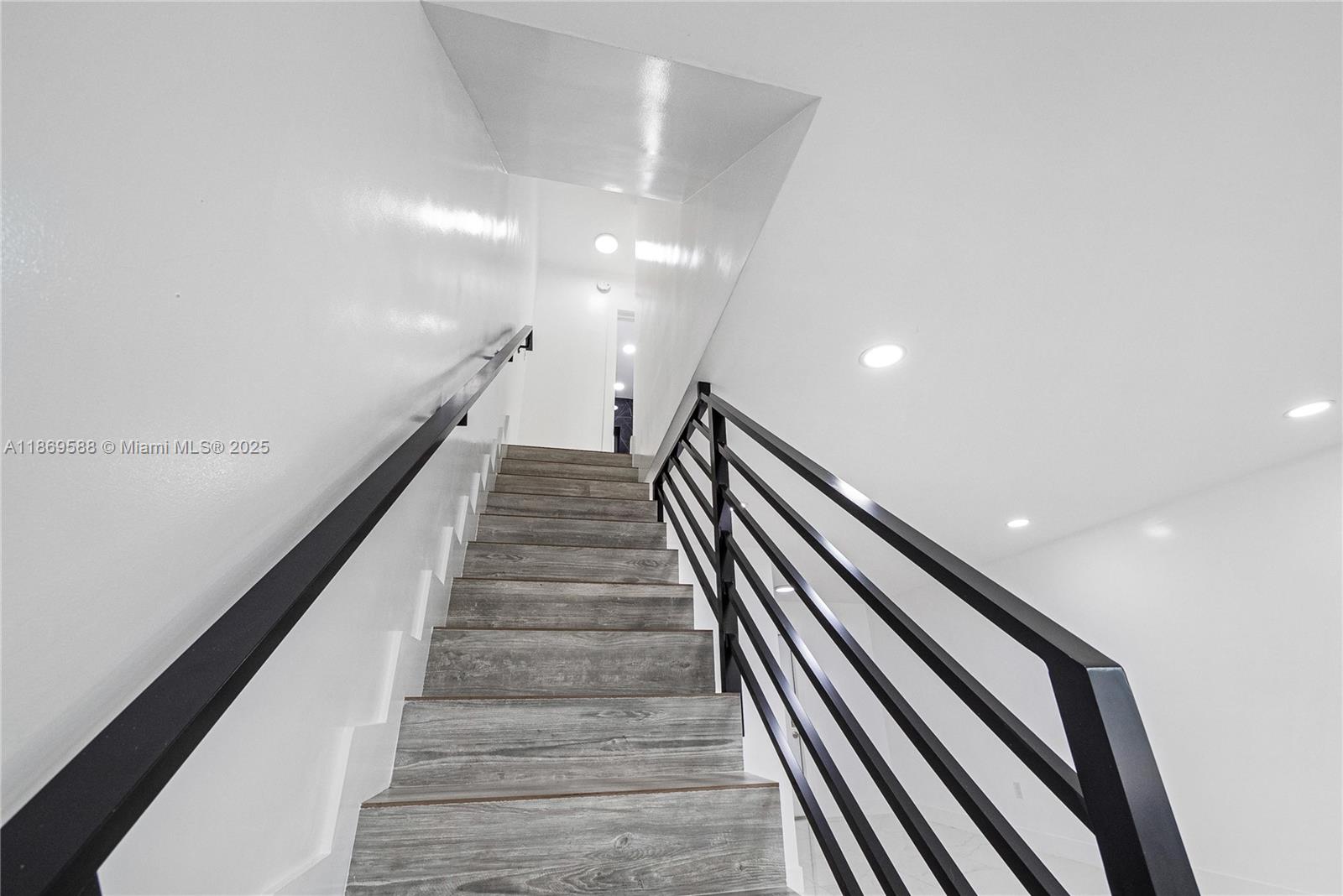 See details / 6090 sq. ft. $ 2025-08-30 0 Photo