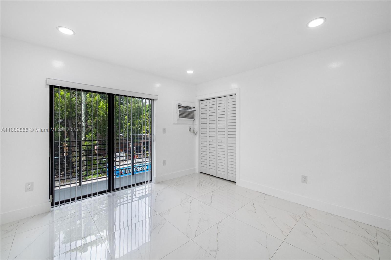 See details / 6090 sq. ft. $ 2025-08-30 0 Photo