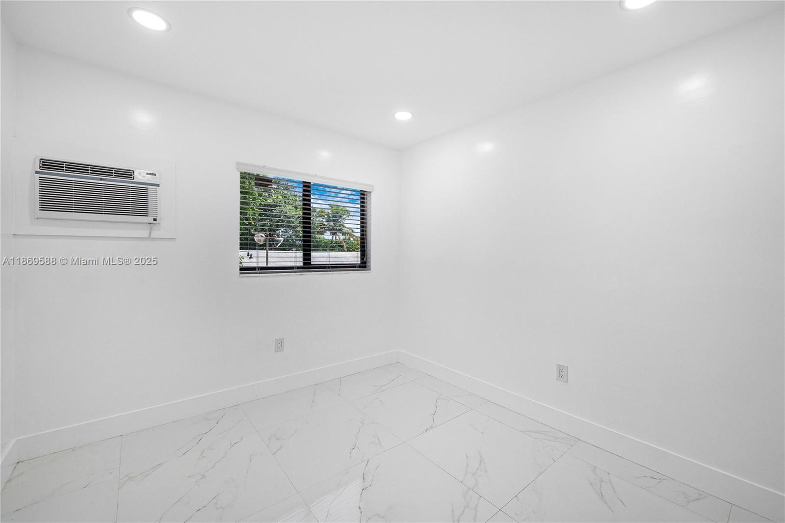 See details / 6090 sq. ft. $ 2025-08-30 0 Photo