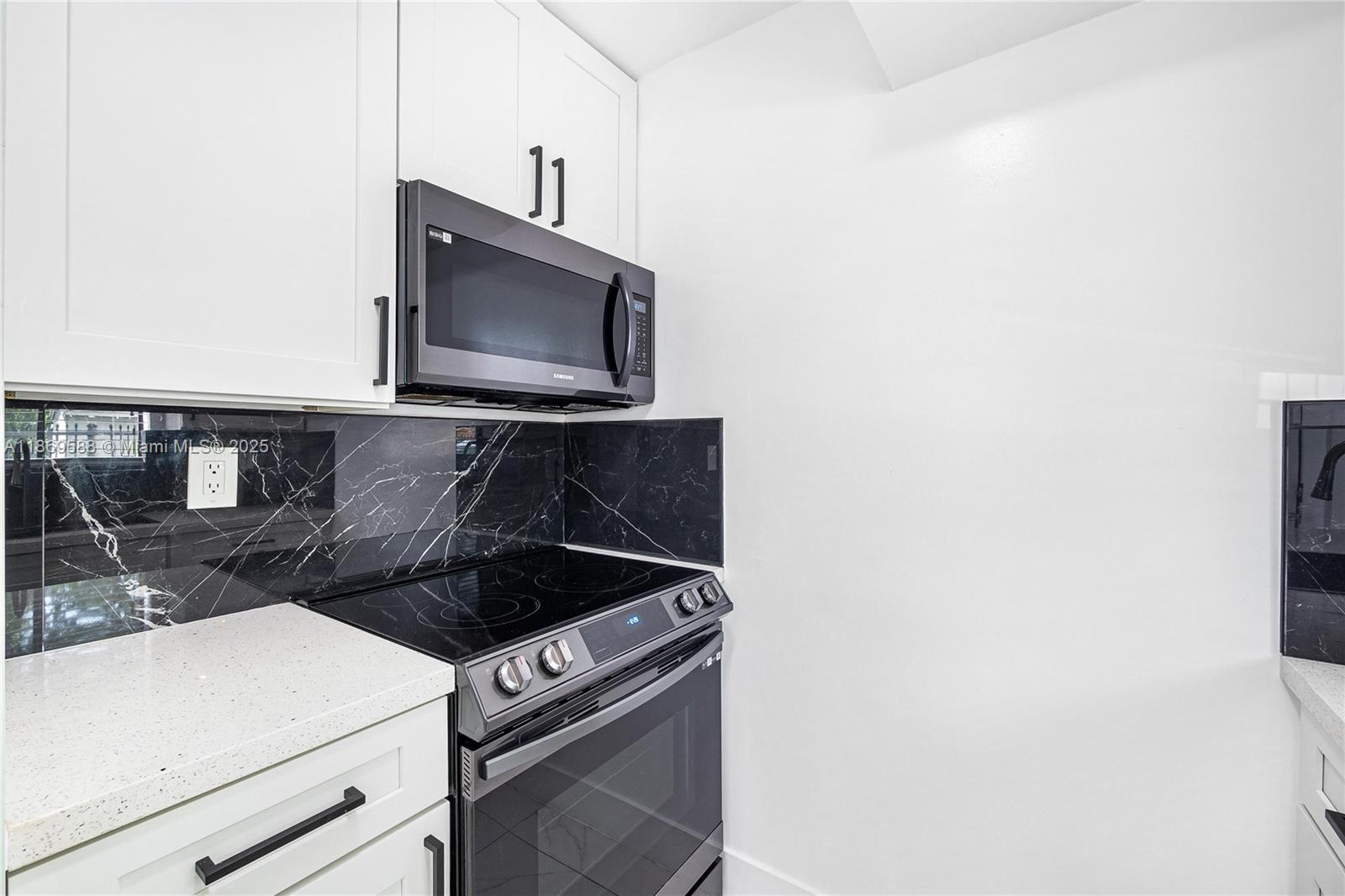 See details / 6090 sq. ft. $ 2025-08-30 0 Photo