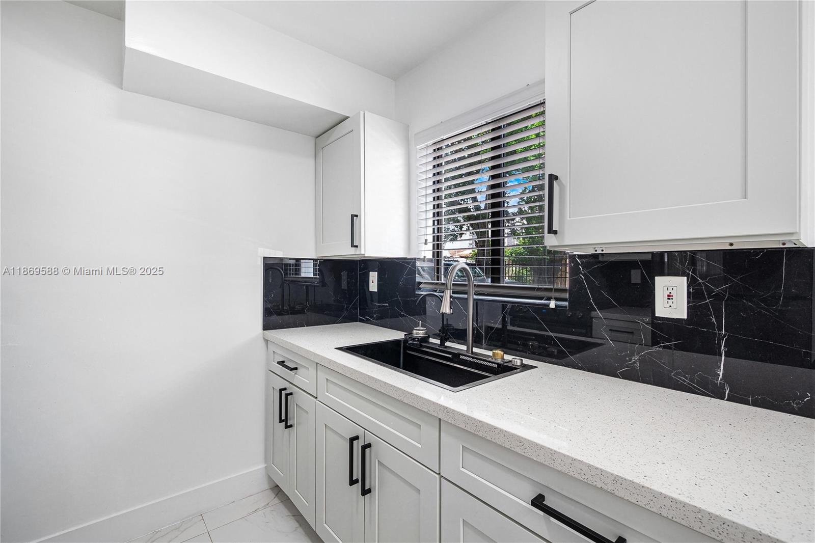 See details / 6090 sq. ft. $ 2025-08-30 0 Photo