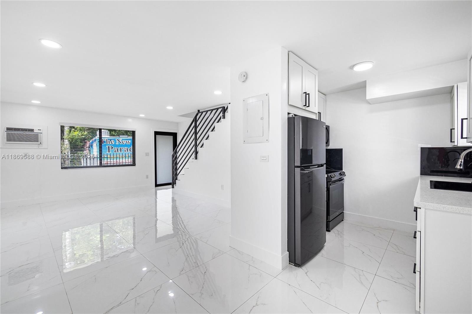 See details / 6090 sq. ft. $ 2025-08-30 0 Photo