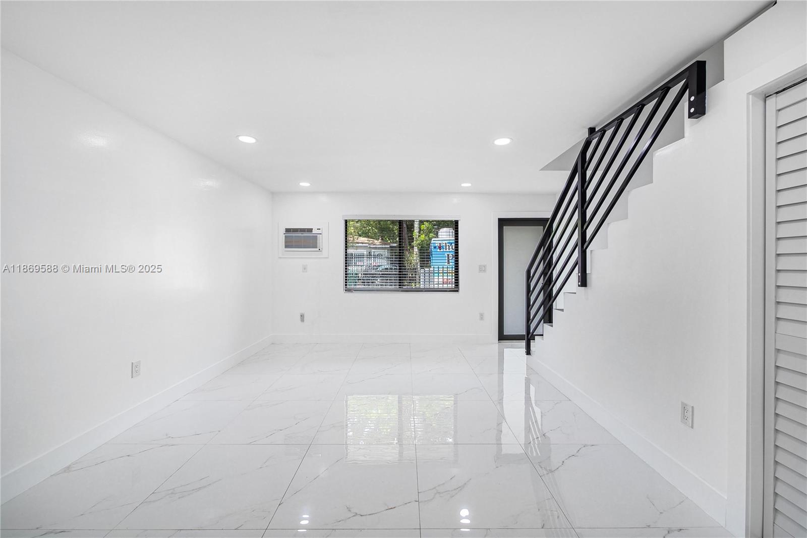 See details / 6090 sq. ft. $ 2025-08-30 0 Photo