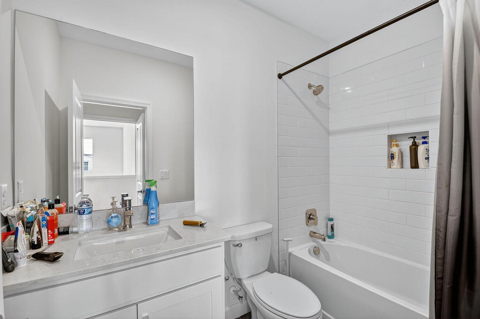 Ver detalles 19113 5 / 2869 sq. ft. $ 2026-05-27 0 foto