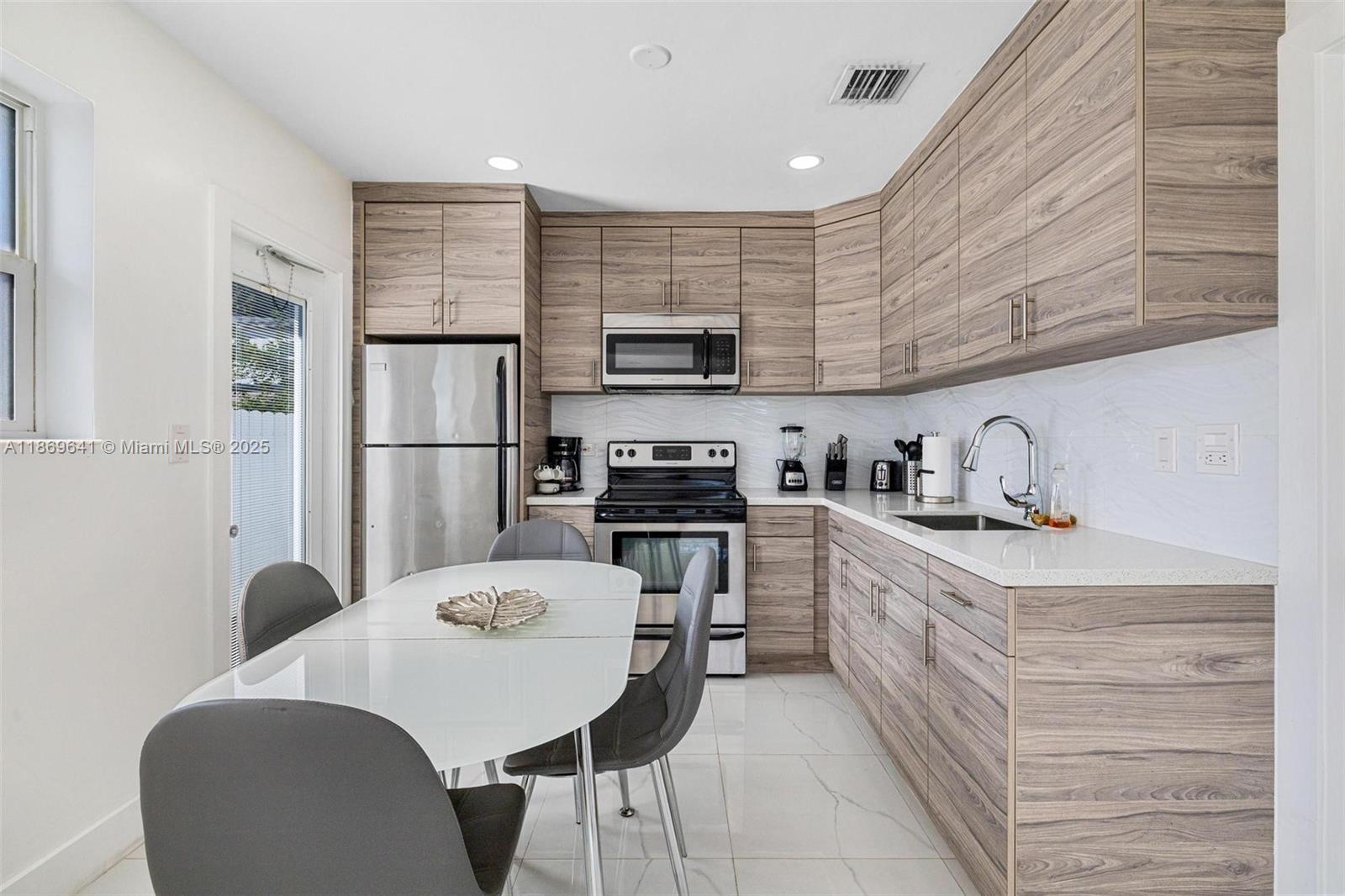 See details / 1505 sq. ft. $ 2025-08-31 0 Photo