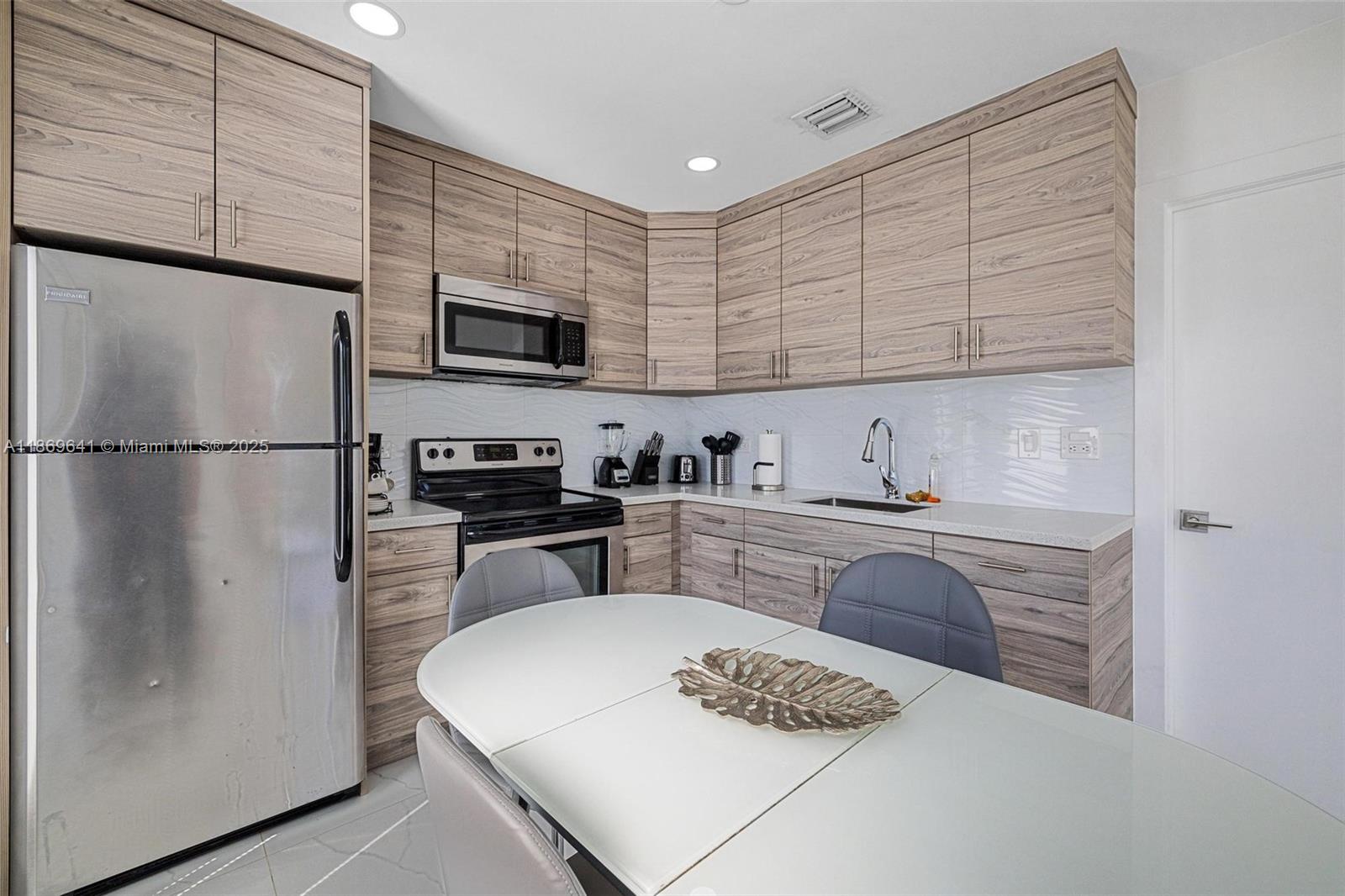 See details / 1505 sq. ft. $ 2025-08-31 0 Photo
