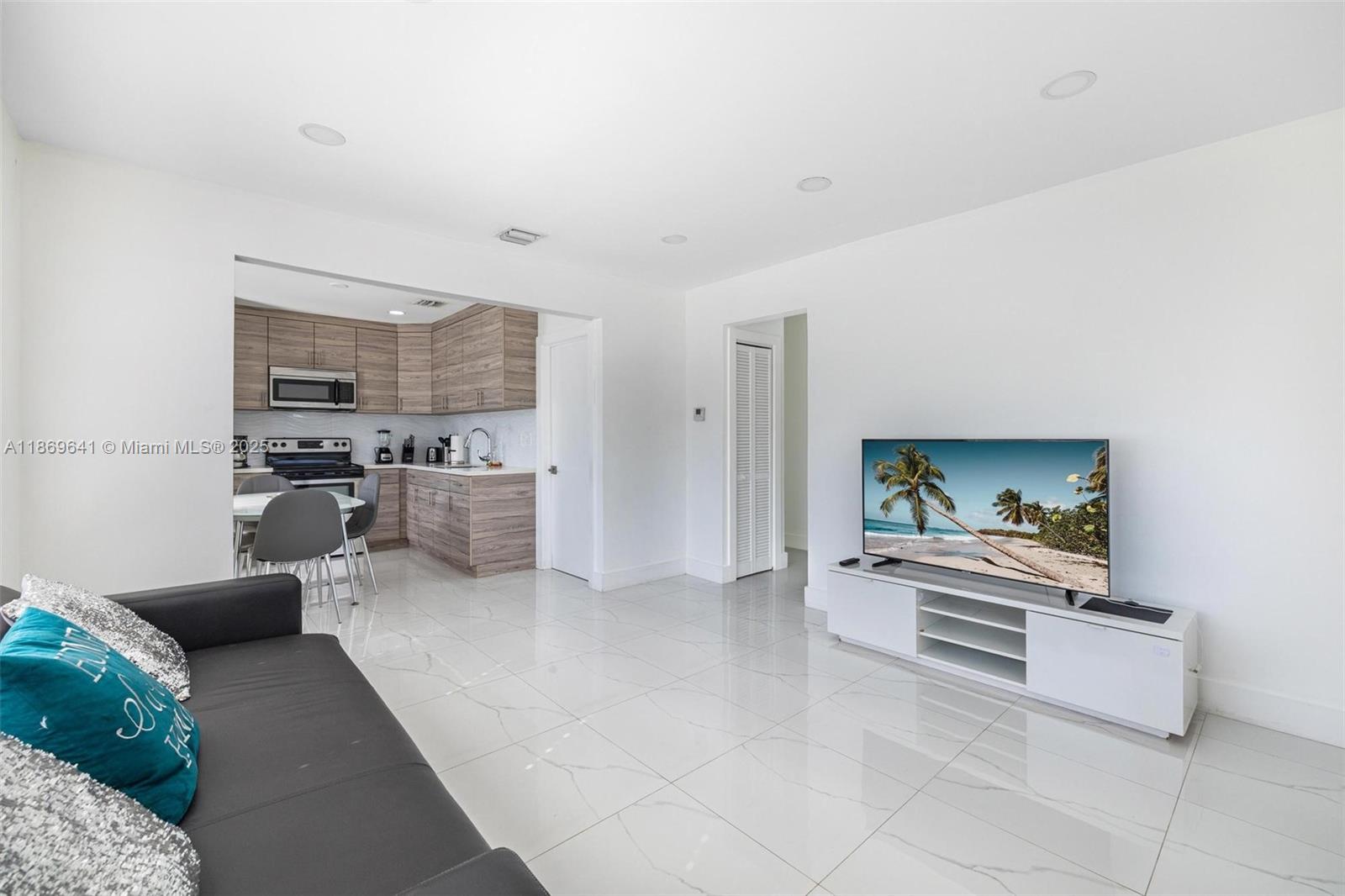 See details / 1505 sq. ft. $ 2025-08-31 0 Photo