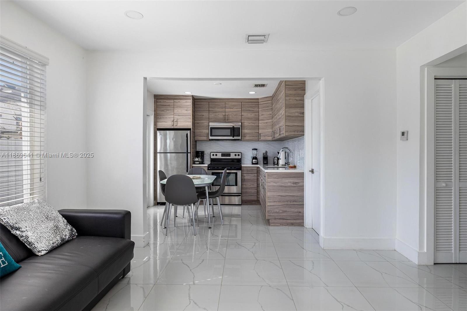 See details / 1505 sq. ft. $ 2025-08-31 0 Photo