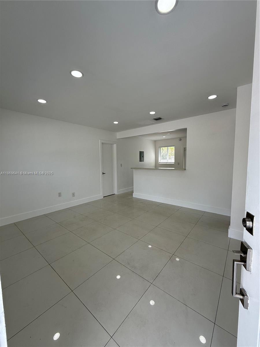 See details / 1505 sq. ft. $ 2025-08-31 0 Photo