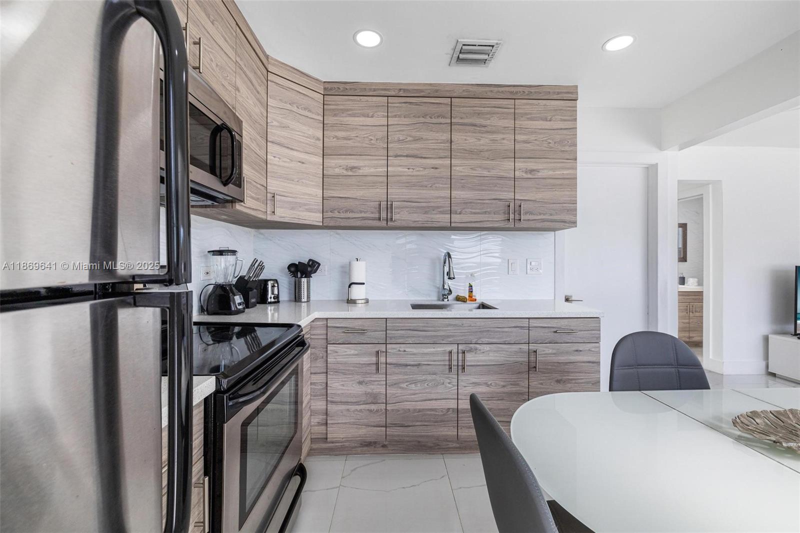 See details / 1505 sq. ft. $ 2025-08-31 0 Photo