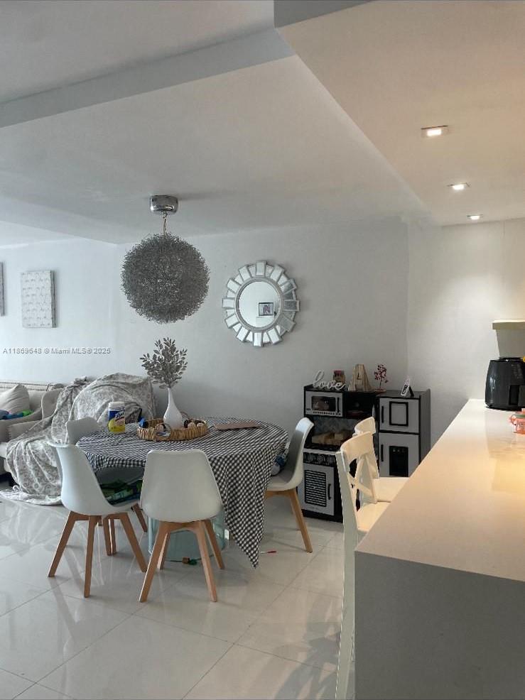 213-3 2 / 2 1315 sq. ft. $ 2025-08-31 0 Photo