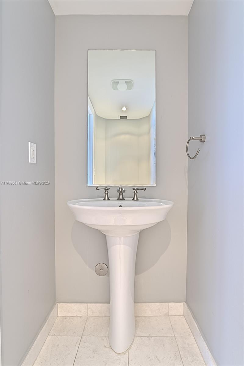 Photo of 3535 OCEAN DR  #2002, Hollywood, Florida, 33019 - 