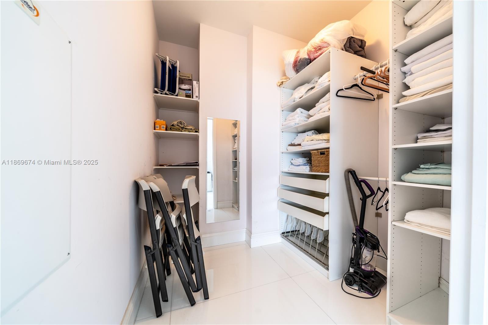 4305 2 / 2 1435 sq. ft. $ 2025-08-31 0 Photo