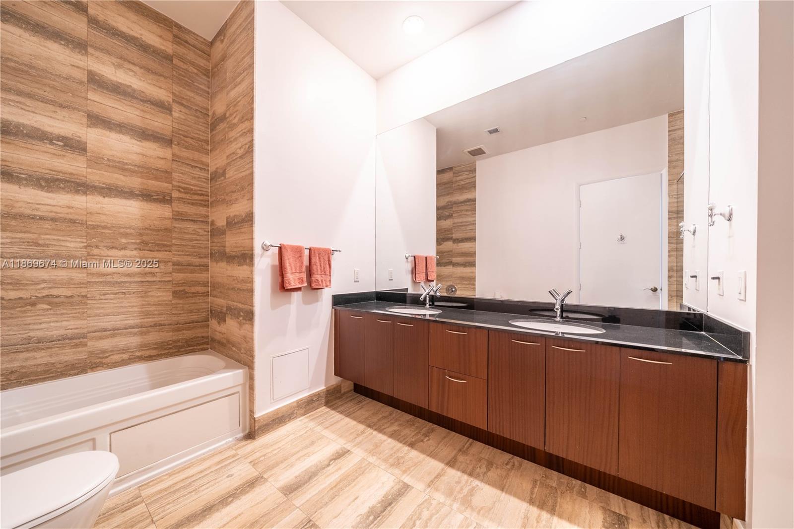 4305 2 / 2 1435 sq. ft. $ 2025-08-31 0 Photo
