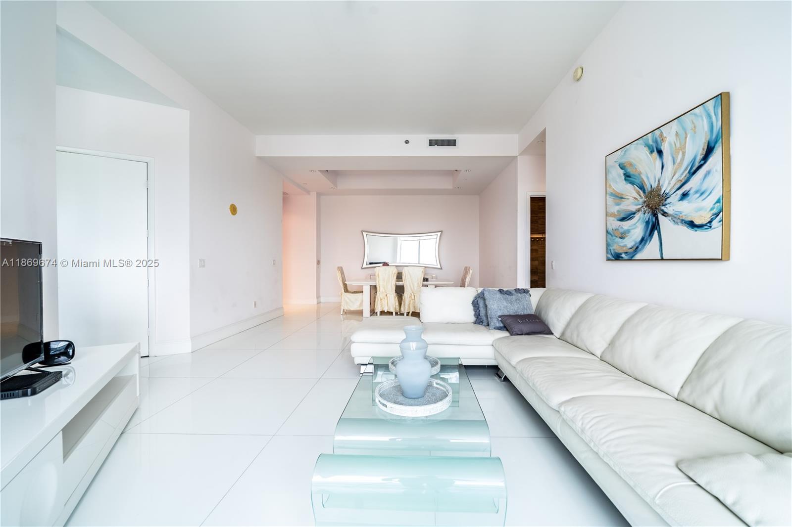 4305 2 / 2 1435 sq. ft. $ 2025-08-31 0 Photo