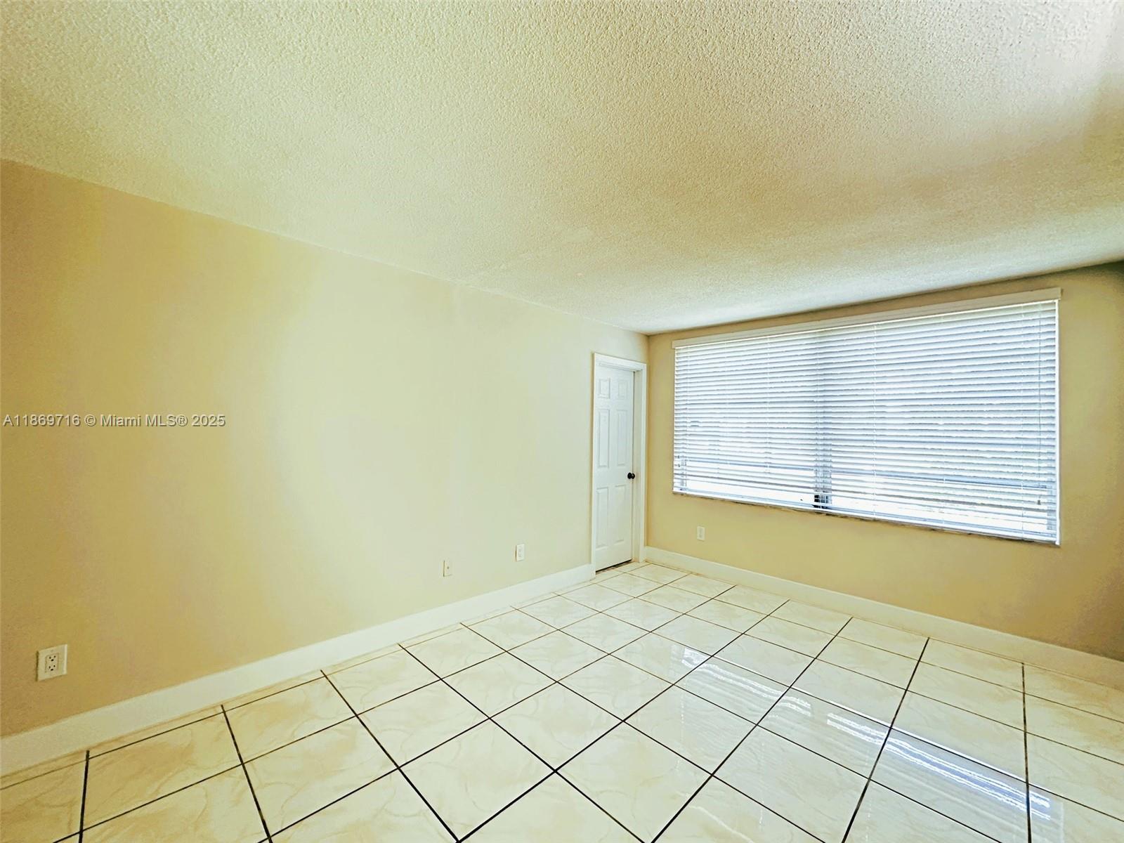 Ver detalles C108 1 / 2 898 sq. ft. $ 2025-08-31 0 foto