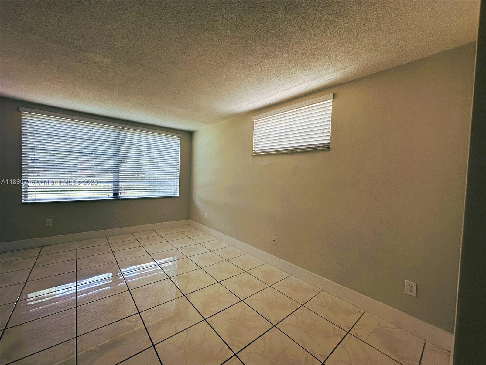 Ver detalles C108 1 / 2 898 sq. ft. $ 2025-08-31 0 foto
