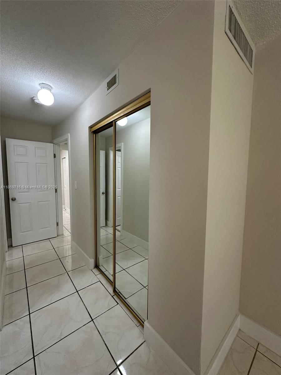 Ver detalles C108 1 / 2 898 sq. ft. $ 2025-08-31 0 foto