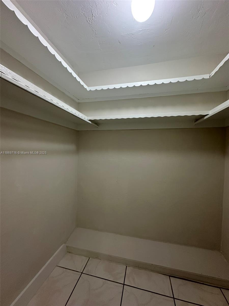 Ver detalles C108 1 / 2 898 sq. ft. $ 2025-08-31 0 foto