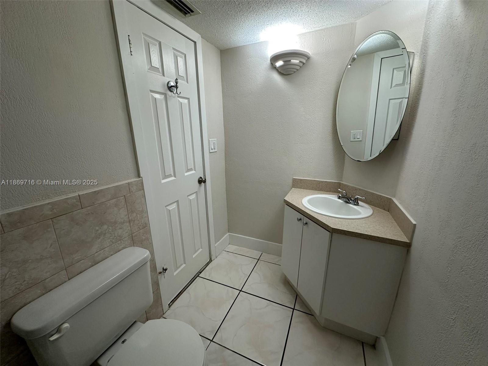 Ver detalles C108 1 / 2 898 sq. ft. $ 2025-08-31 0 foto