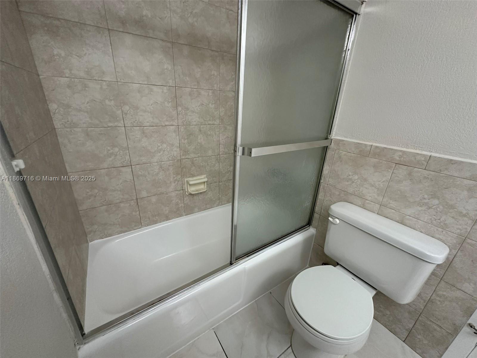 Ver detalles C108 1 / 2 898 sq. ft. $ 2025-08-31 0 foto