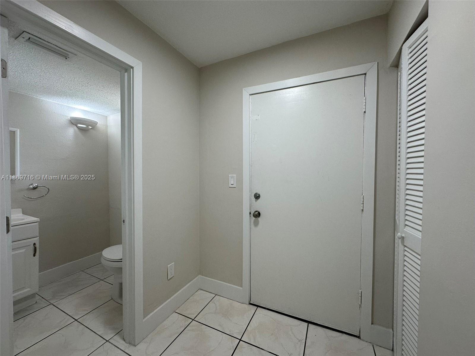 Ver detalles C108 1 / 2 898 sq. ft. $ 2025-08-31 0 foto