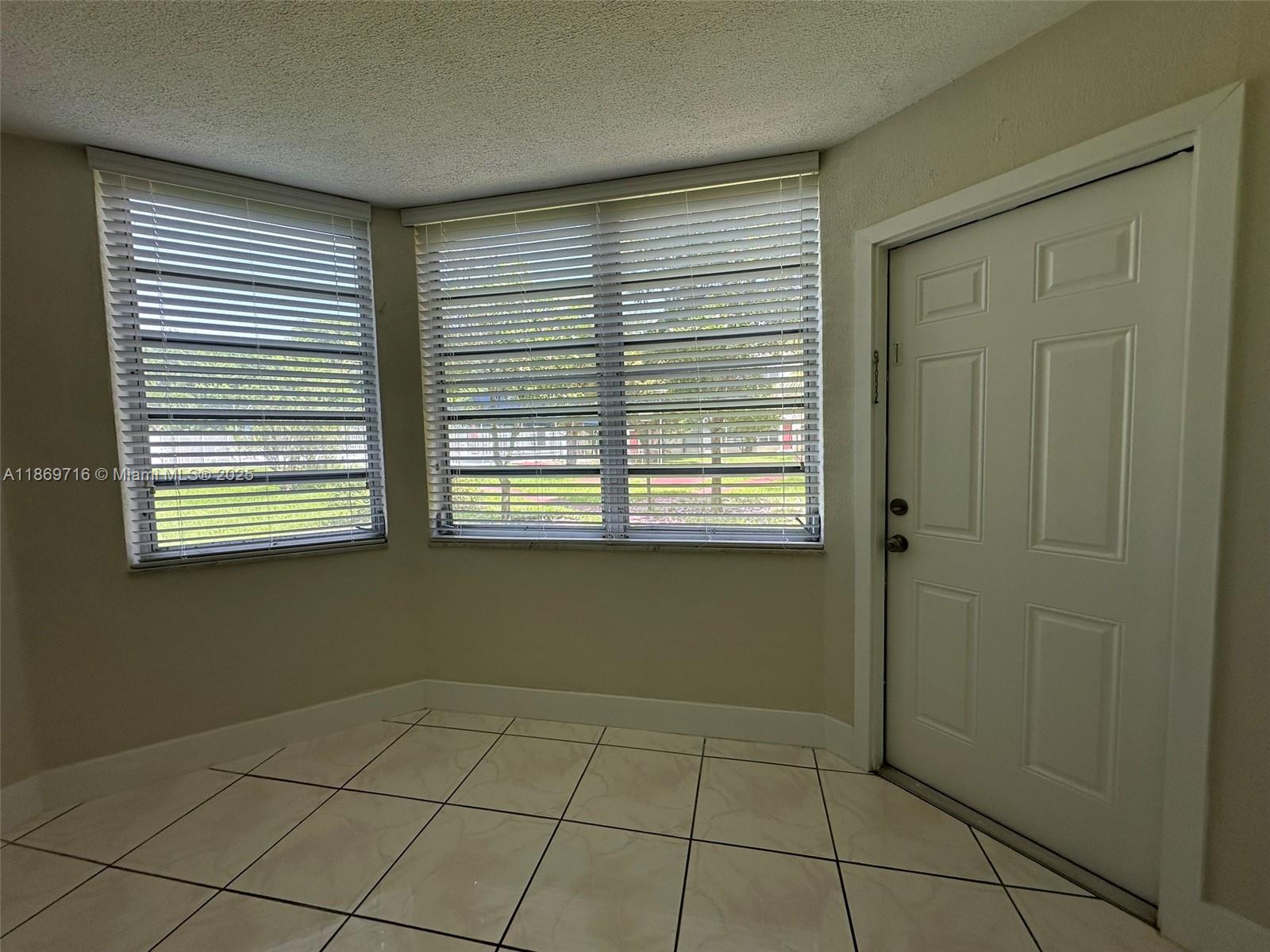 Ver detalles C108 1 / 2 898 sq. ft. $ 2025-08-31 0 foto