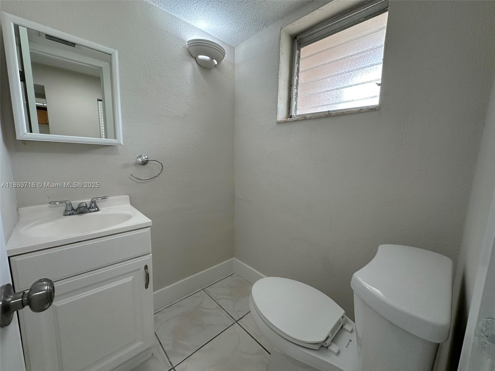 Ver detalles C108 1 / 2 898 sq. ft. $ 2025-08-31 0 foto